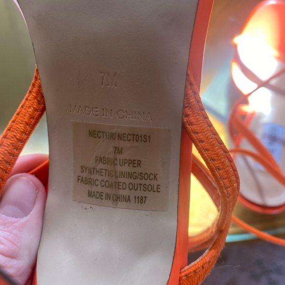 STEVE MADDEN ORANGE HEELS - Picture 5 of 5